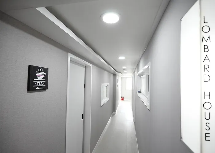 Hostel Lombard House *