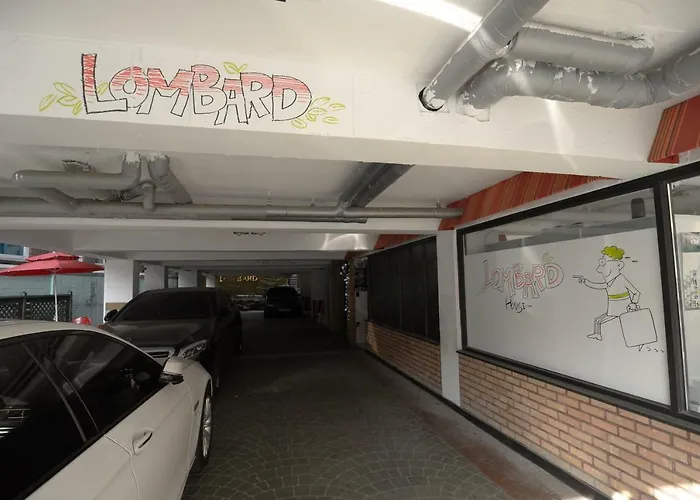Hostel Lombard House *